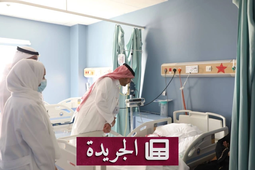 عايد مدير مجمع الملك عبدالله الطبي المرضى الأطفال وذويهم في أجنحة المستشفى