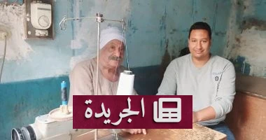 العم زاهر نجيب: 60 عاماً بين إبرة الخياطة والذكريات - أخبار أونلاين