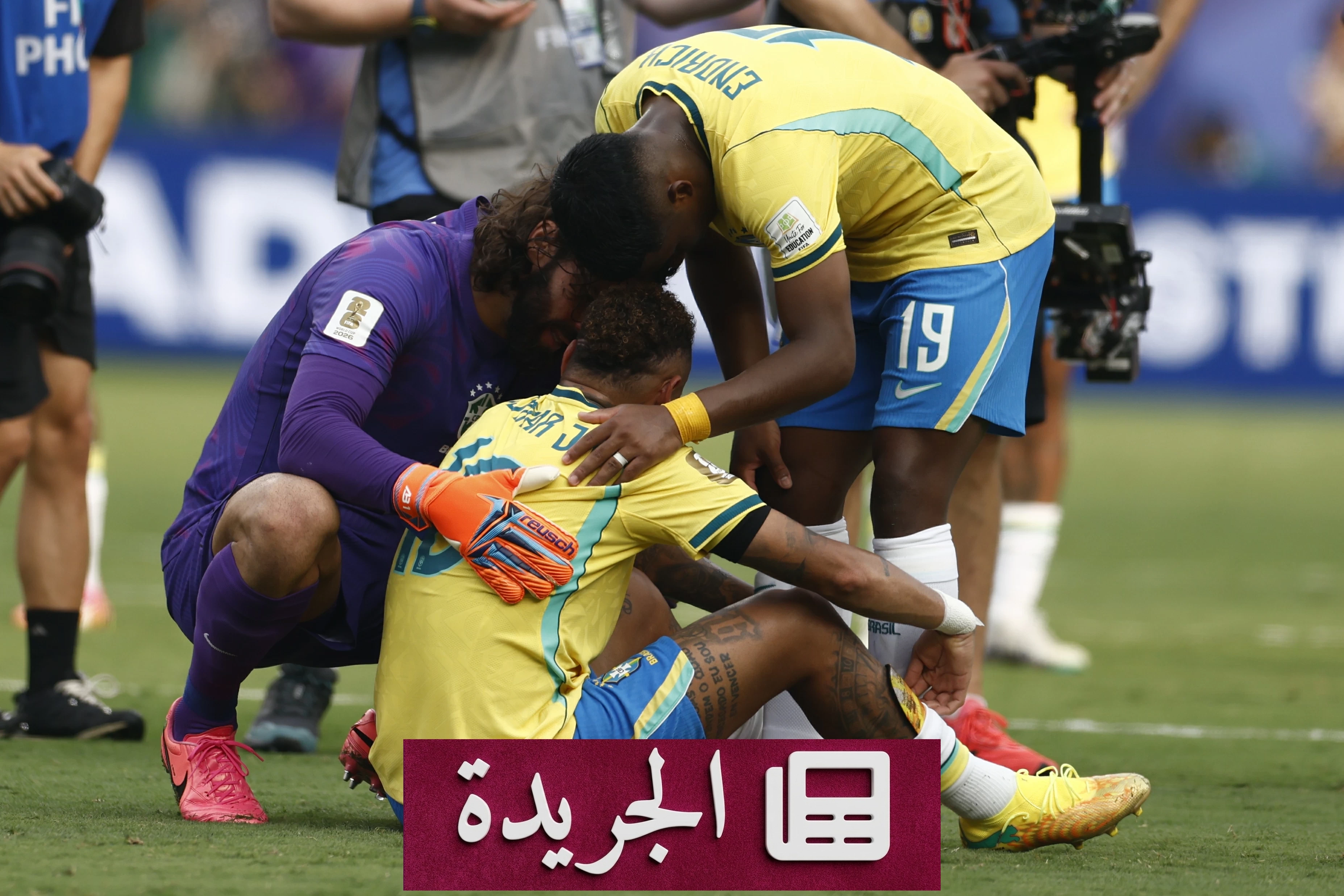 لاعب منتخب النرويج إيرلينغ هالاند يرفع يديه بعد تسجيل هدف في مرمى البرازيل خلال مباراة كأس العالم 2026