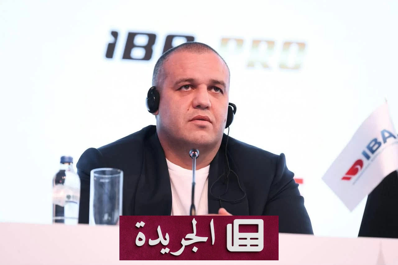 رئيس الاتحاد الدولي للملاكمة عمر كريمليف خلال مؤتمر صحفي في إسطنبول يتحدث عن دور السعودية في تطوير الملاكمة