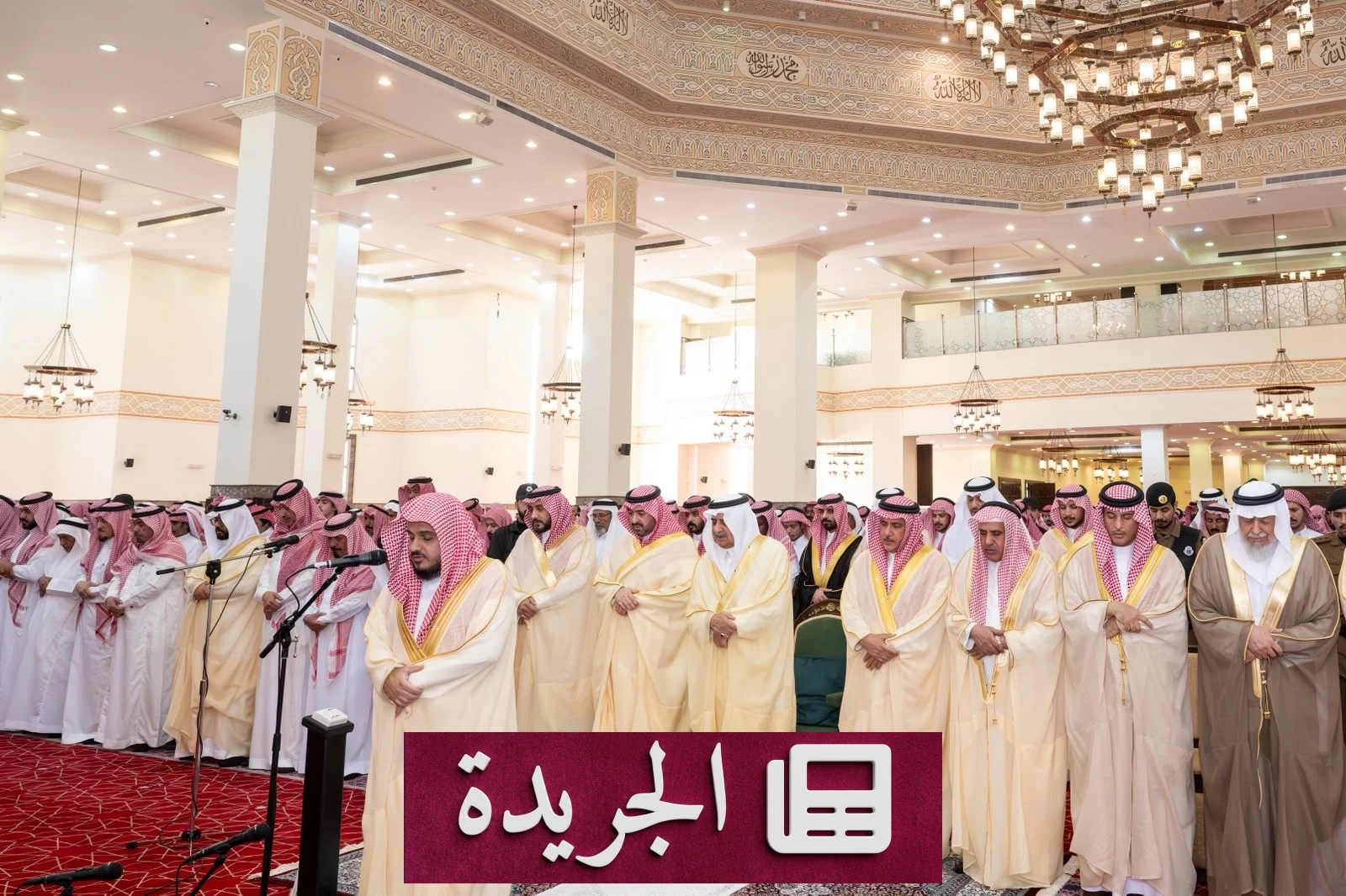 أمير تبوك ونائبه يؤدون صلاة الميت على شيخ بني عطية - آخر الأخبار - الجريدة