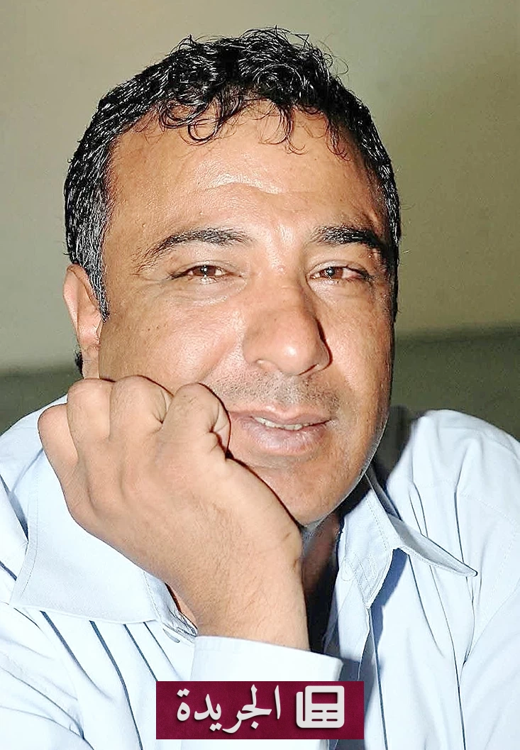 صورة جمجمة معروضة في متحف، تمثل الخوف من الموت في الأدب العربي