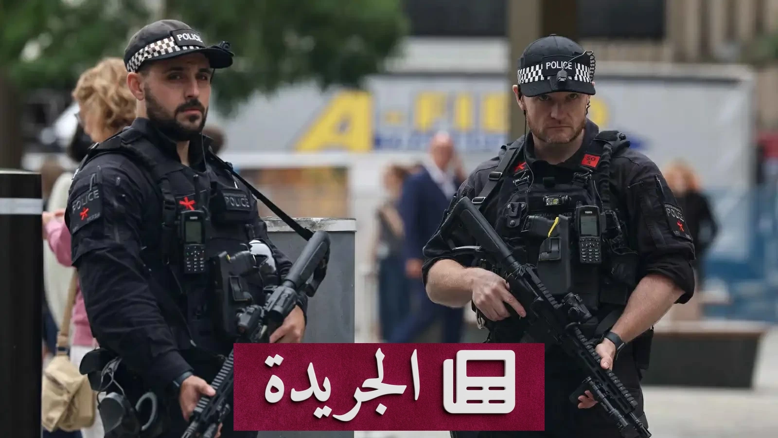 شاب يجلس أمام جهاز حاسوب أثناء جلسة تدريبية ضمن برنامج بريطاني لتحويل المراهقين المخترقين إلى خبراء أمن سيبراني