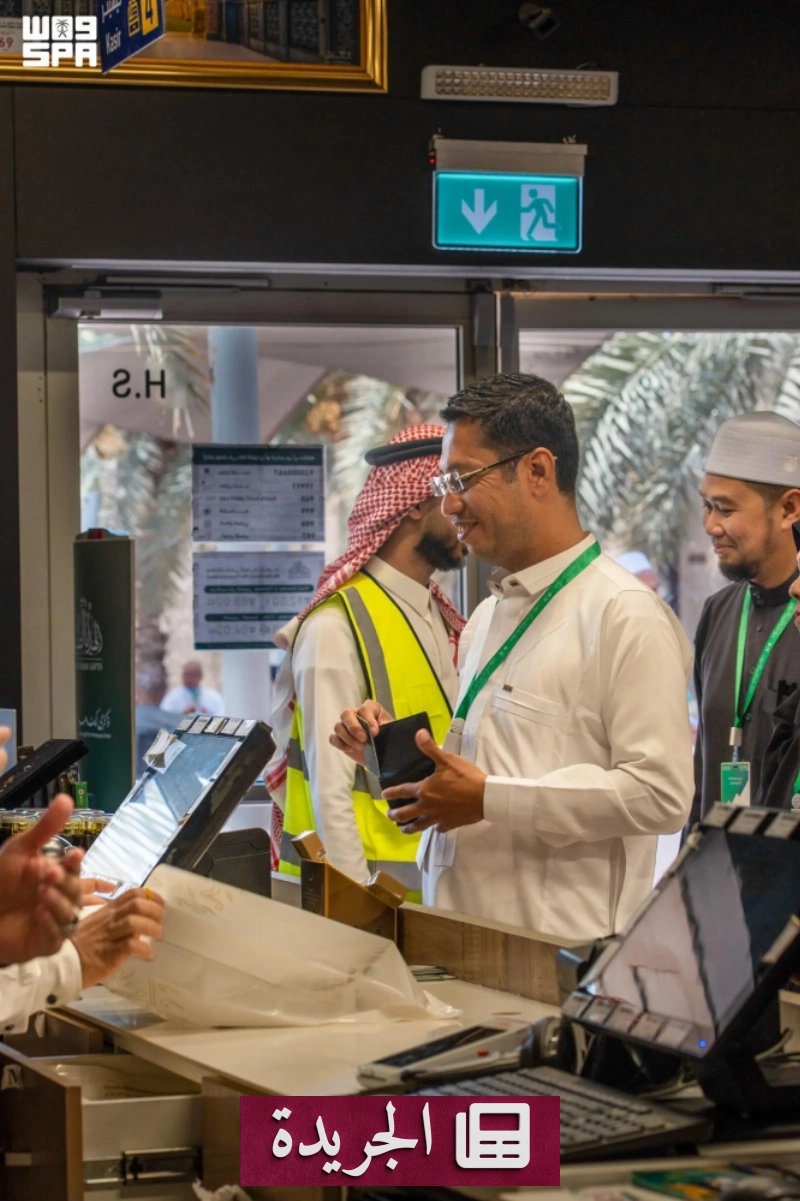 ضيوف برنامج خادم الحرمين الشريفين يتعرفون على صناعة كسوة الكعبة ومعرض الوحي - آخر أخبار الجريدة
