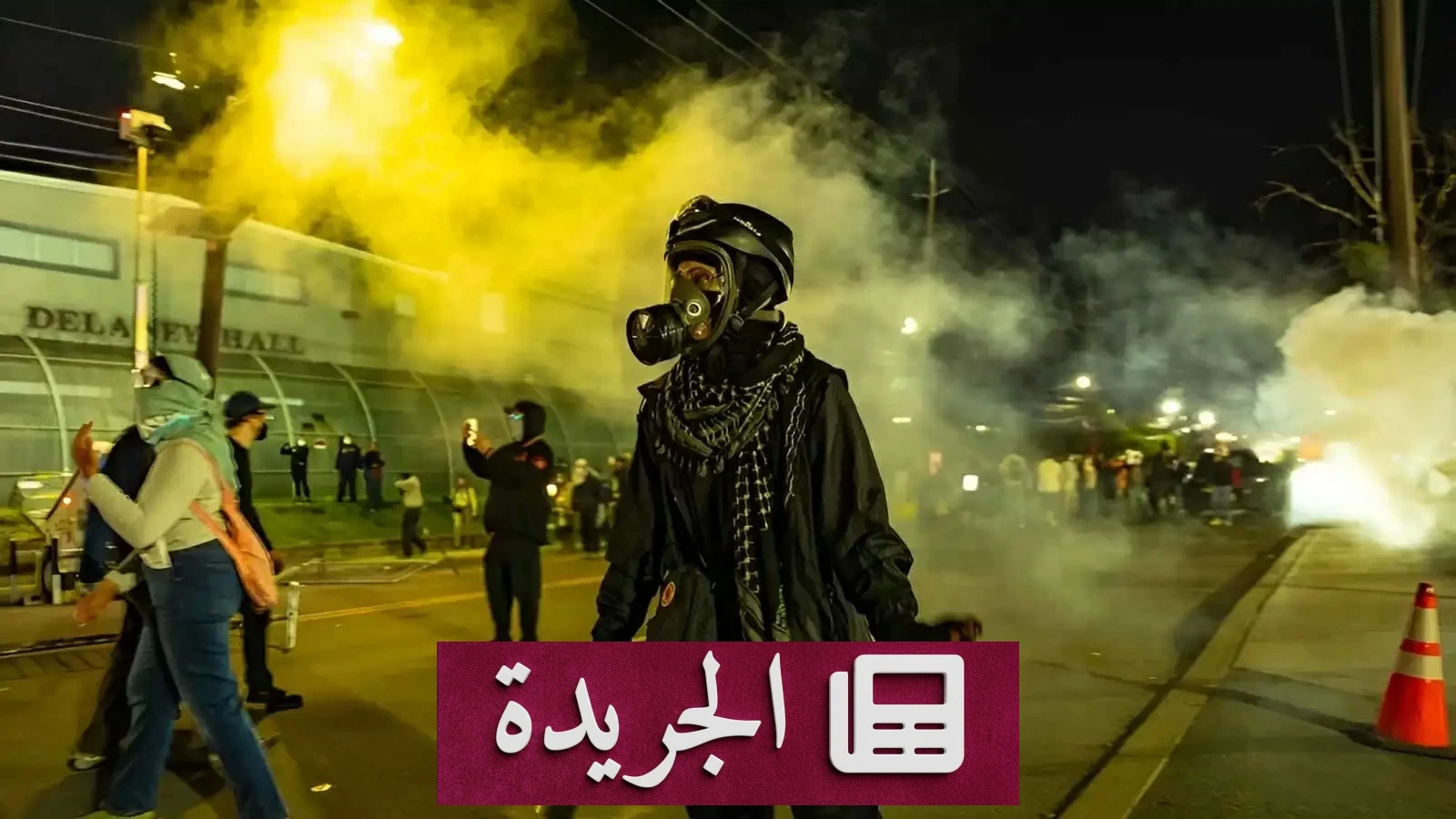 جهاز تتبع يفضح شرطياً سرق حقيبة صحفية أثناء تغطية احتجاجات - أخبار أونلاين