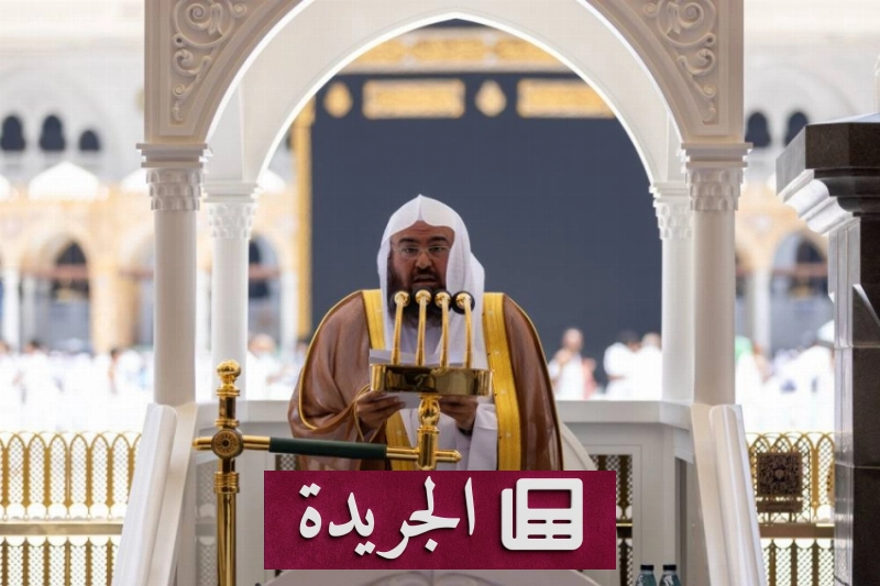 خطيب في مسجد يلقي خطبة الجمعة يحذر من الفتن ويدعو إلى التبريد بالصلاة في زمن الحر