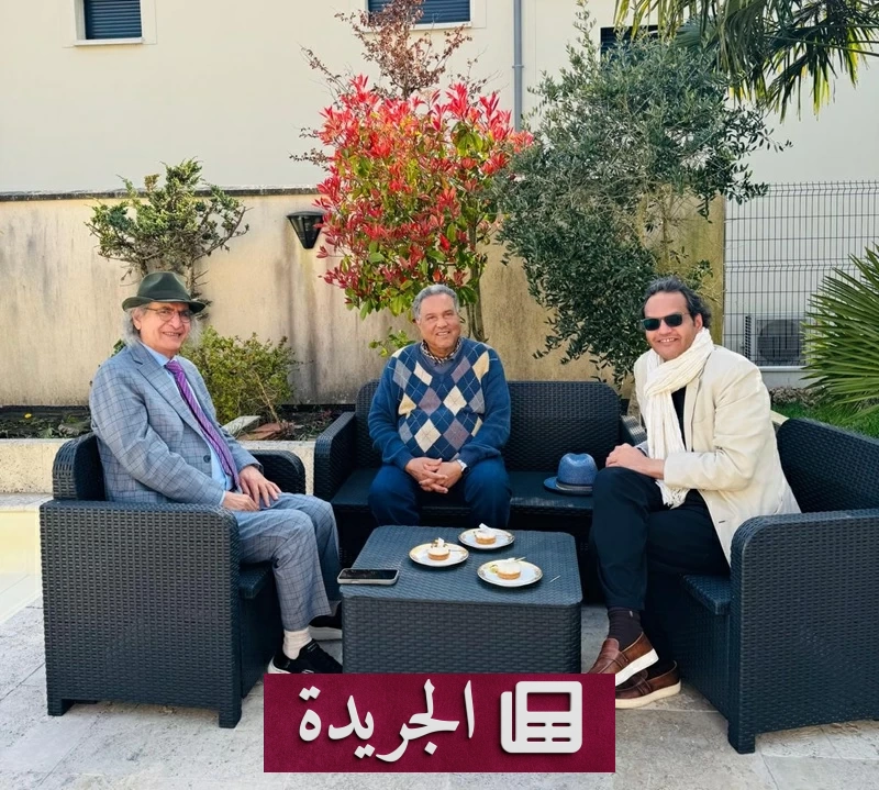 لقاء باريسي يجمع محمد عبده و عثمان العمير و جميل الذيابي في جلسة فنية ثقافية - أخبار أونلاين