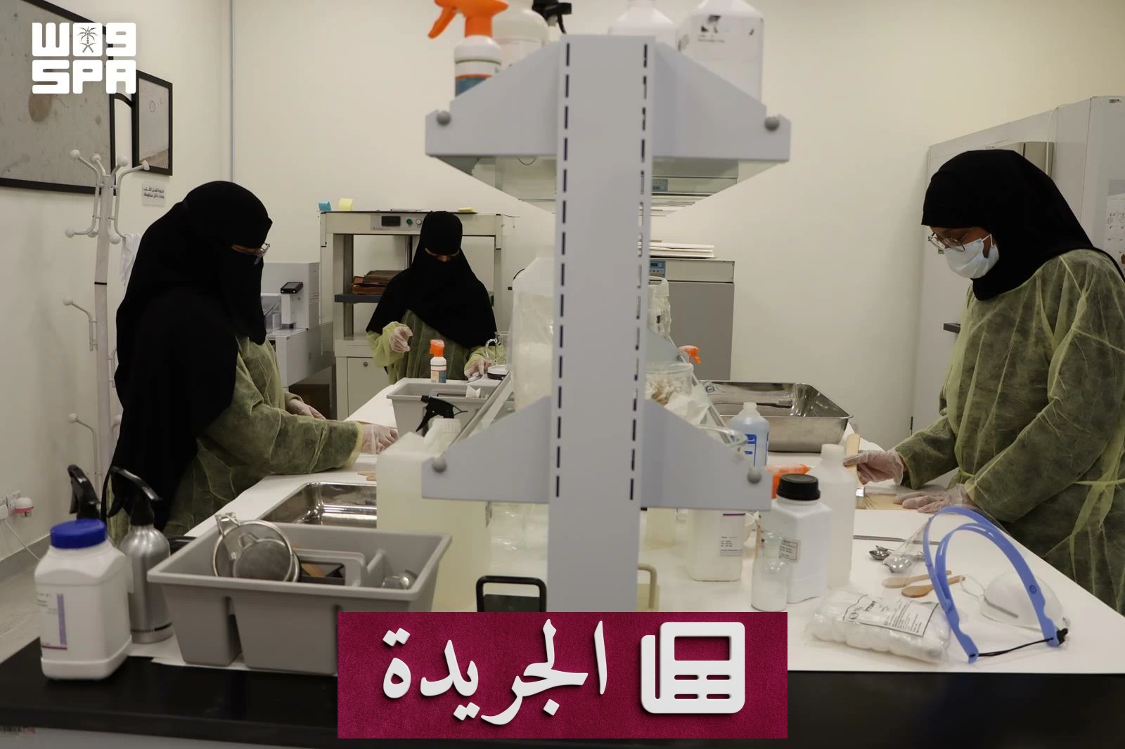 مركز ترميم مكتبة الملك عبدالعزيز ينقذ 10 آلاف مادة نادرة من الاندثار - آخر أخبار الجريدة