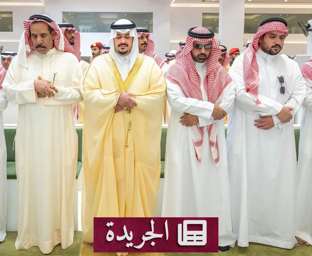 نائب أمير الرياض يصلي على الفقيد محمد المطيري - آخر الأخبار - الجريدة