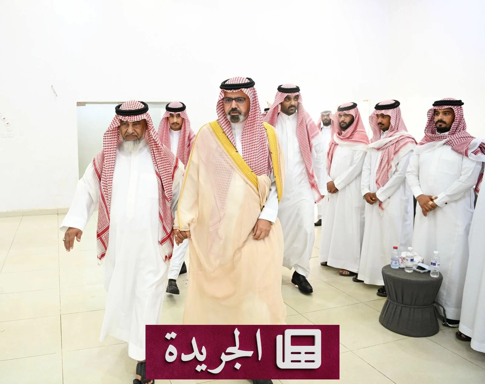 نائب أمير جازان يقدم واجب العزاء لشيخ قبيلة الحربيين في وفاة شقيقه - آخر الأخبار - الجريدة