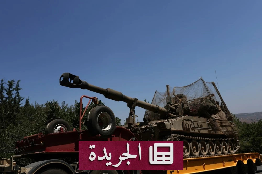 رئيس الوزراء الإسرائيلي بنيامين نتنياهو يقف أمام خريطة تظهر الصراع في جنوب لبنان